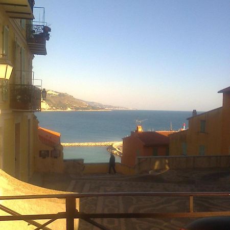 Апартаменты Bilocale Nella Vecchia Citta' Di Mentone Экстерьер фото